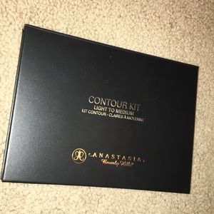 Perfect Condition Anastasia Bev Hills Contour Kit
